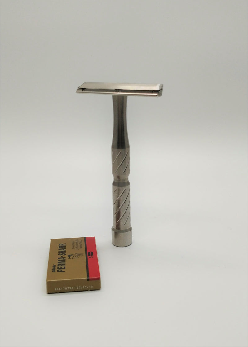 Blackland vector safety razor