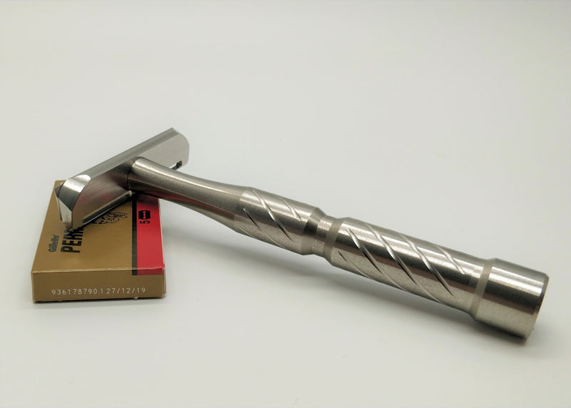 Blackland vector safety razor